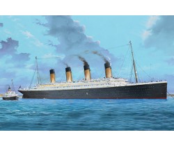 Plastic model of RMS Titanic made by Trumpeter 03719 in 1/200 scale