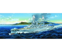 Model of battleship Arizona BB39 by Trumpeter 03701
