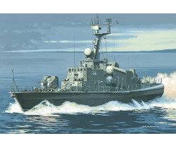 Plastic model ofORP Metalowiec made by Mirage Hobby 40032