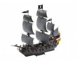 Model of pirate ship "Black Pearl" by Revell 65499