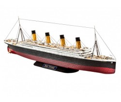 Model of R.M.S Titanic in 1/700 scale by Revell 05210