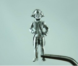 Figurka metalowa oficera 25mm - Amati 8005/01